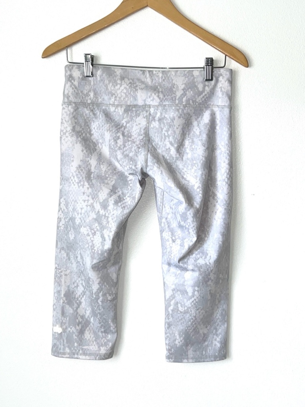 ALO Python Crop Leggings - Picture 7 of 7